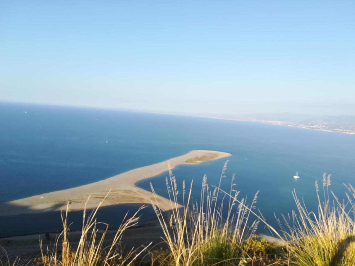 Giardino Sul Mare Bed & Breakfast Patti Exterior photo